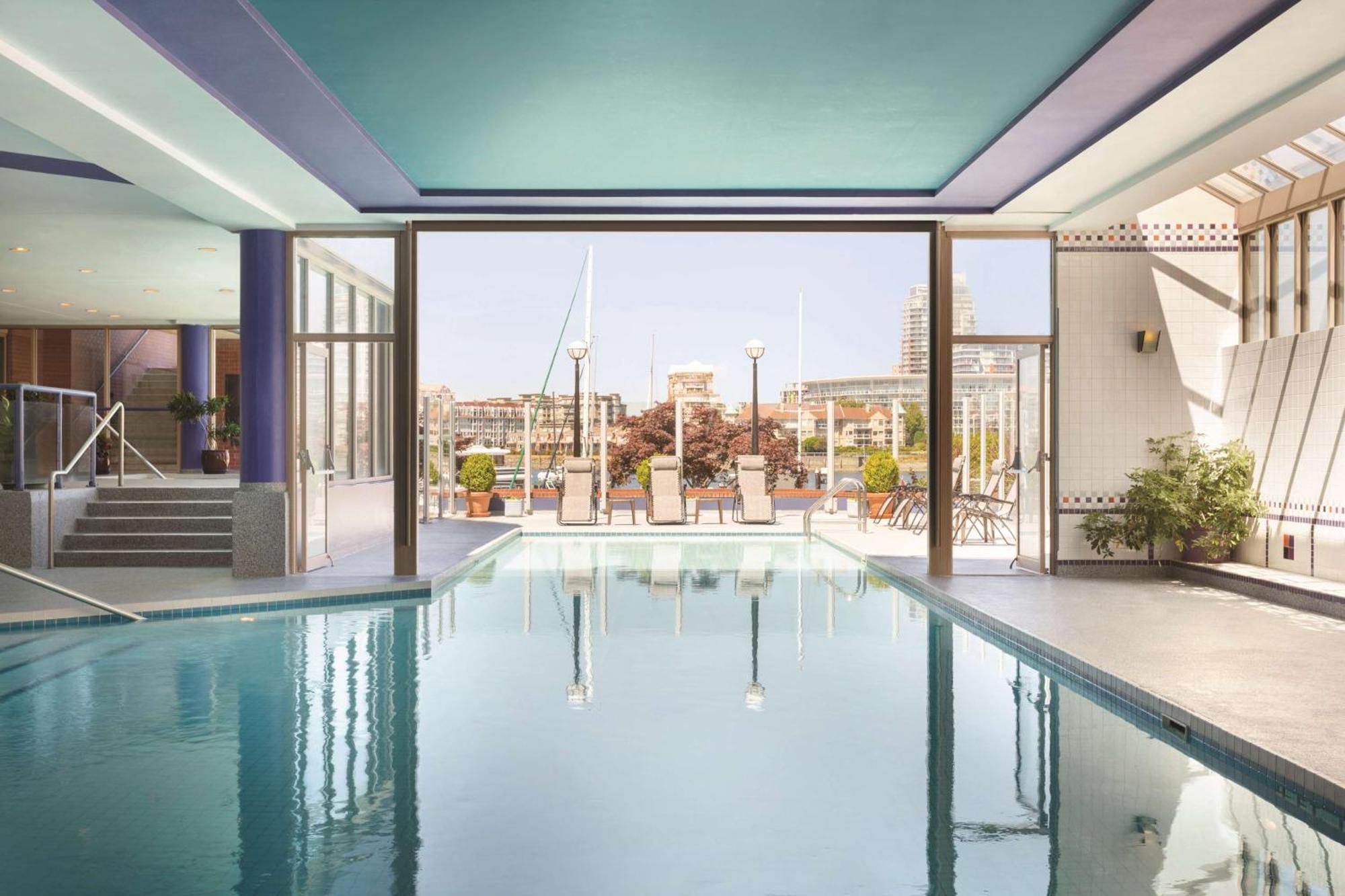 Coast Victoria Hotel & Marina By Apa Exterior photo